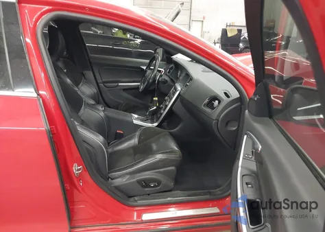 2015 Volvo V60 T6 R-Design Platinum из США, поврежденный, VIN YV1902SH9F1209000